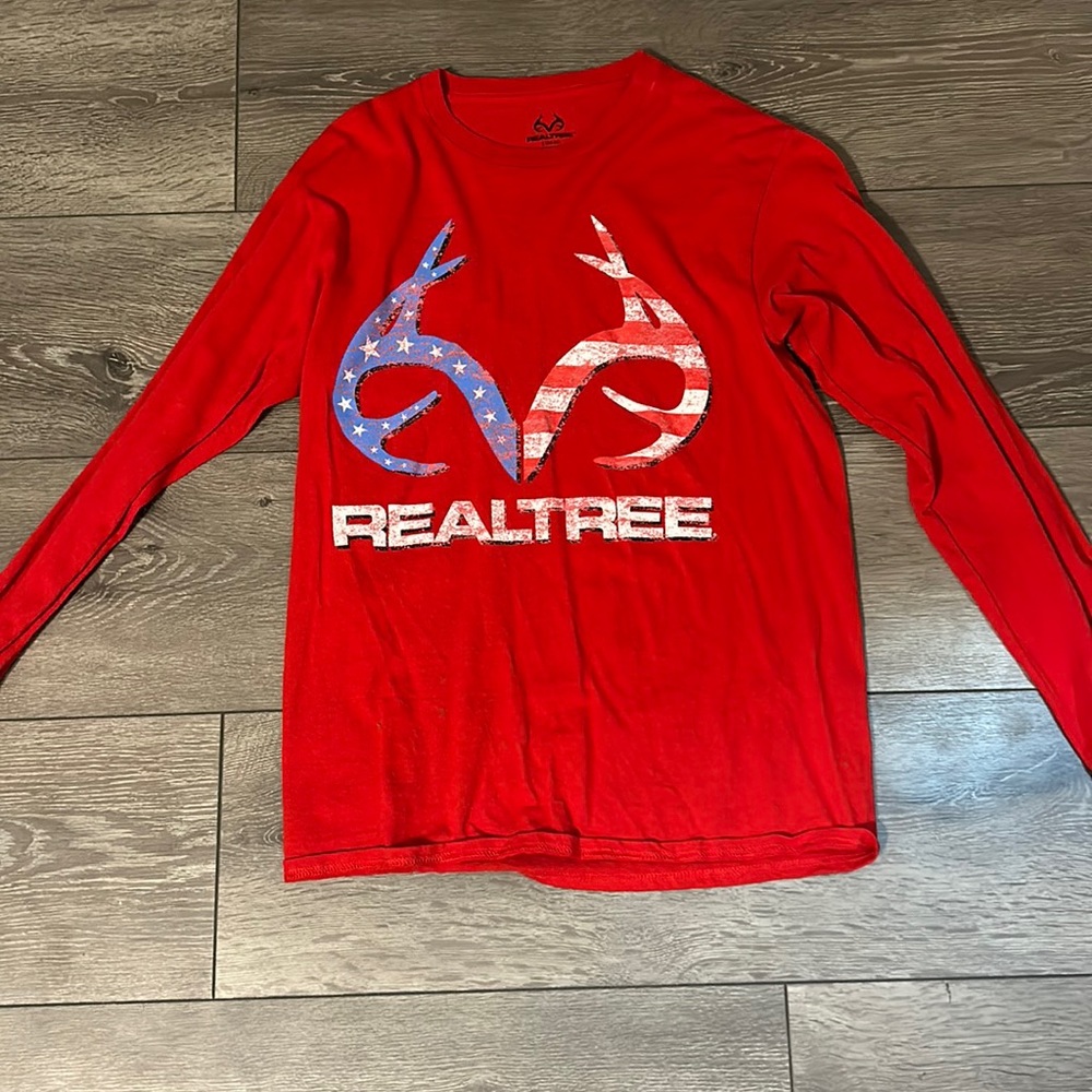 Red RealTree long sleeve size small! Never worn!